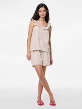 Ladda upp bild till gallerivisning, model_shot-creative