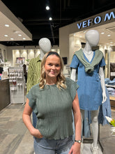 Ladda upp bild till gallerivisning, VMLEIKA Top - Laurel Wreath
