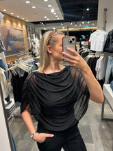 Ladda upp bild till gallerivisning, AWDALIA Top - Black
