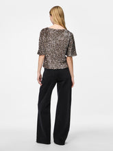 Ladda upp bild till gallerivisning, model_shot-back
