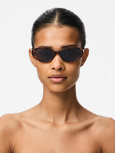 Ladda upp bild till gallerivisning, model_shot-front
