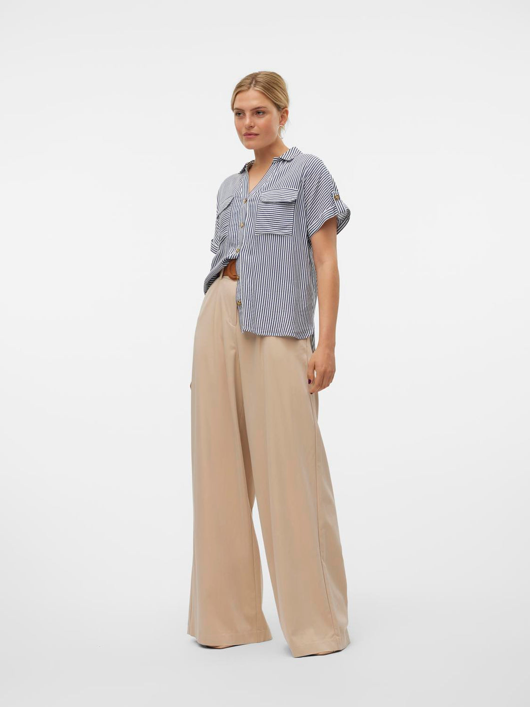 model_shot-front_full
