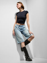 Ladda upp bild till gallerivisning, model_shot-creative
